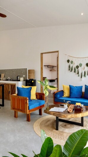 Luksusvilla, 2 soverom, terrasse, bassengutsikt | Oppholdsområde