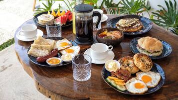 Petit déjeuner complet servi tous les jours en supplément