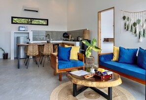 Luksusvilla, 2 soverom, terrasse, bassengutsikt | Oppholdsområde