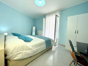 2 bedrooms, iron/ironing board, bed sheets