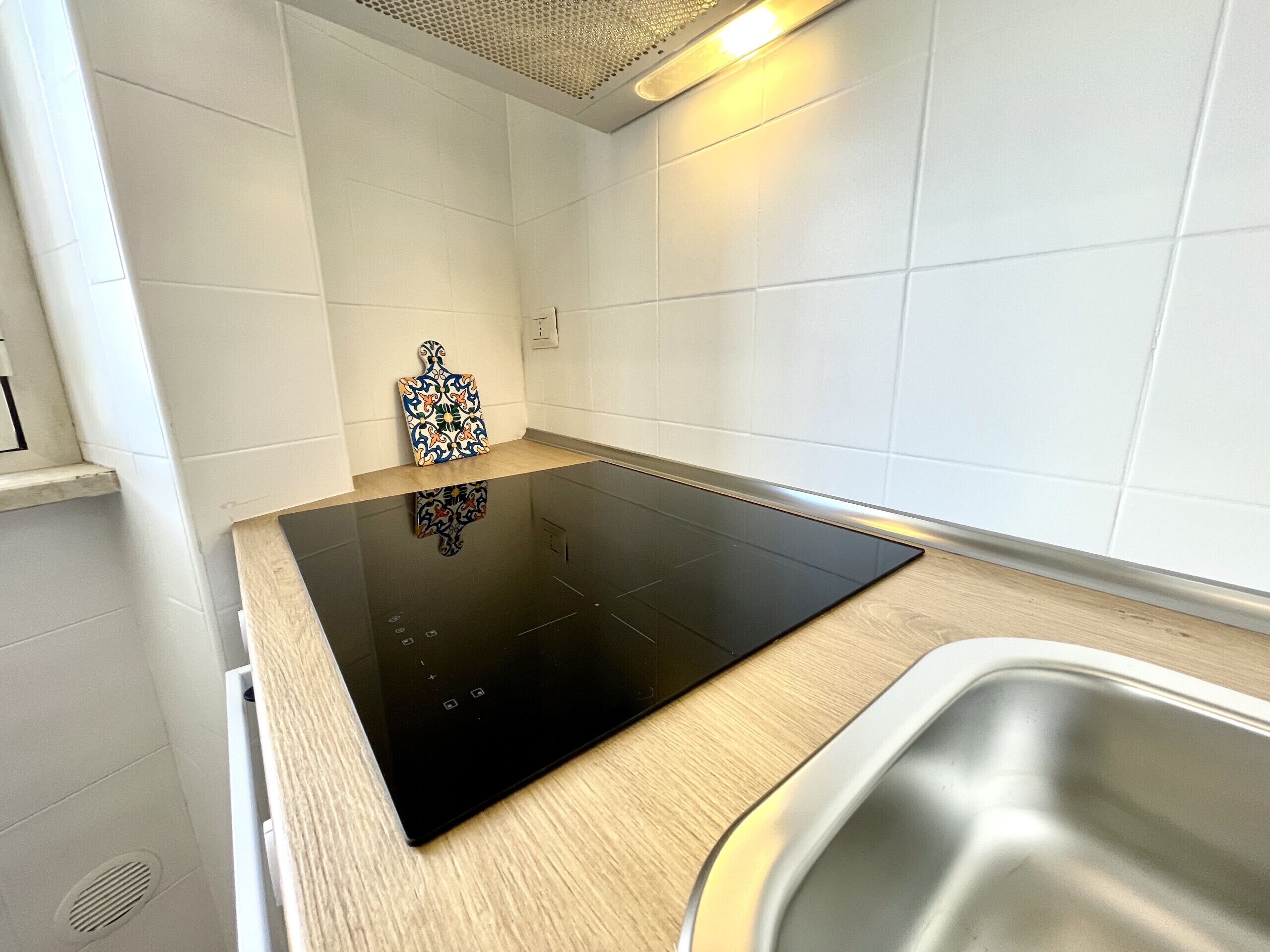 Kühlschrank, Ofen, Wasserkocher mit Kaffee-/Teezubehör, Wasserkocher