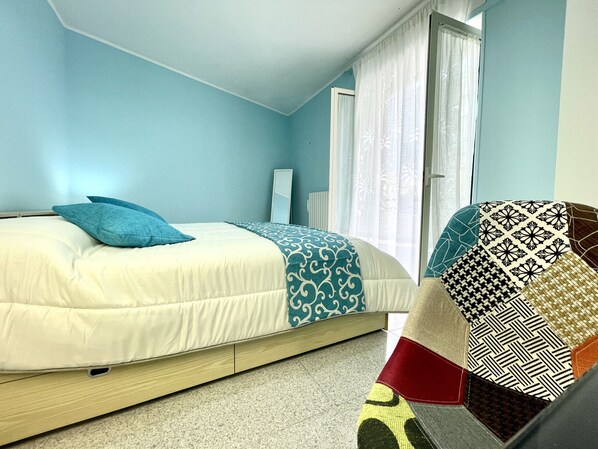 2 bedrooms, iron/ironing board, bed sheets