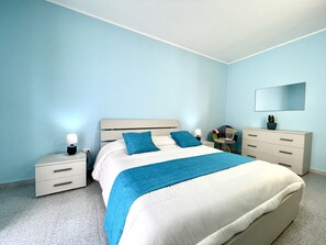 2 bedrooms, iron/ironing board, bed sheets