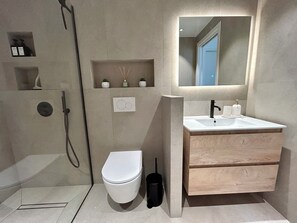 風筒、提供毛巾、番梘、洗頭水