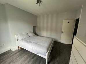 1 camera, Wi-Fi, lenzuola