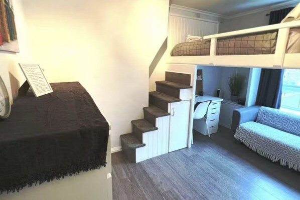 3 bedrooms, WiFi, bed sheets