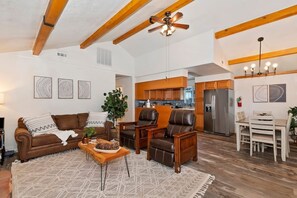 Televisión y chimenea 