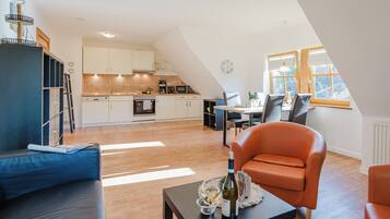 Fernseher, Tischtennisplatte