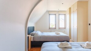 4 soverom, skrivebord, reiseseng for barn og wi-fi
