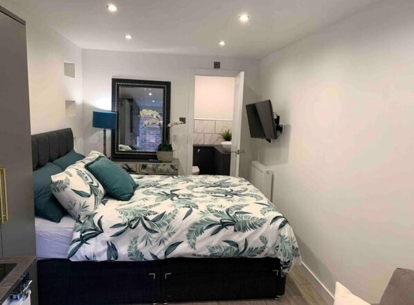 1 bedroom, iron/ironing board, WiFi, bed sheets