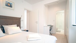 3 bedrooms, laptop workspace, iron/ironing board, individually furnished - Nicely Decorated House With top Roofed Terrace (Jelsa)