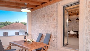 Balcony - Nicely Decorated House With top Roofed Terrace (Jelsa)