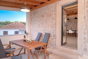 House | Balcony - Nicely Decorated House With top Roofed Terrace (Jelsa)