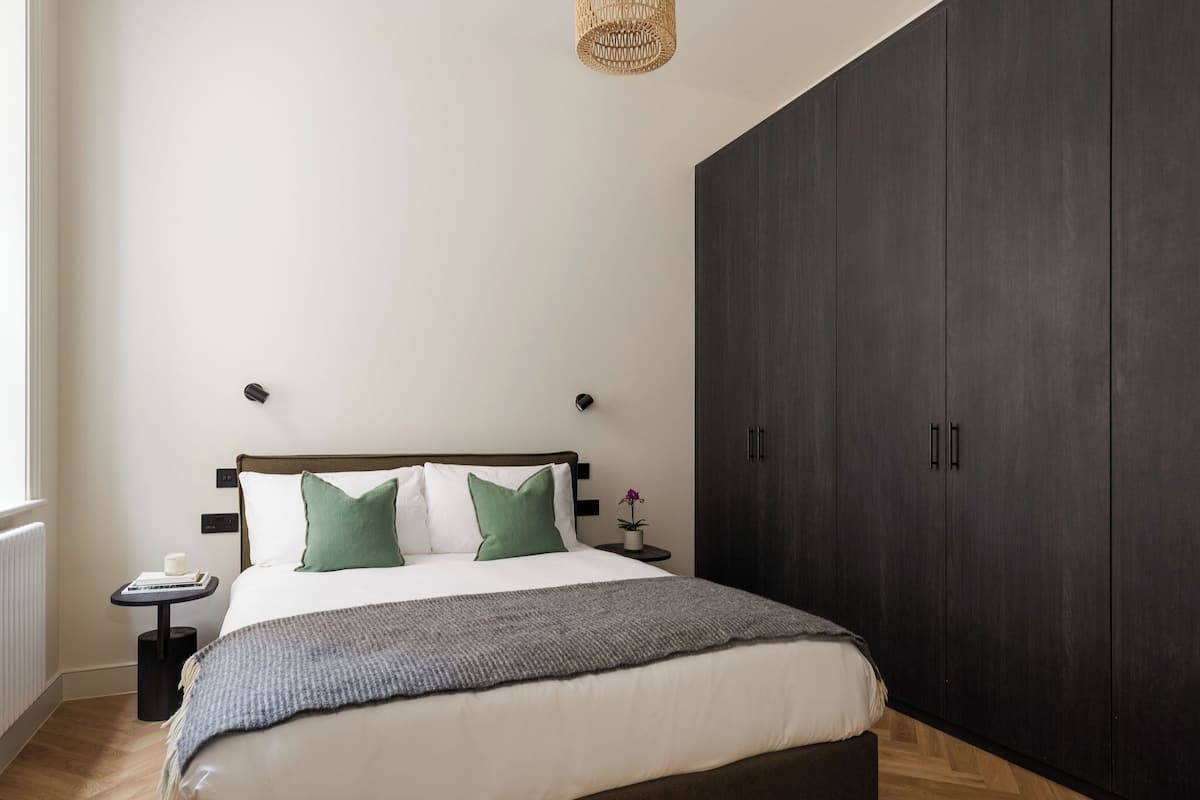 2 bedrooms, iron/ironing board, free WiFi