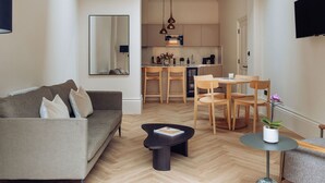 デラックス アパートメント 2 ベッドルーム | 防音設備、アイロン / アイロン台、WiFi (無料)、ベッドシーツ