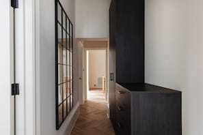 Apartamento Deluxe, 2 habitaciones | Tabla de planchar con plancha y wifi gratis