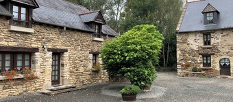 Charming gîte in a green setting, with swimming pool.