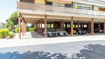 Apartment, 3 Bedrooms, Terrace, City View | Property grounds