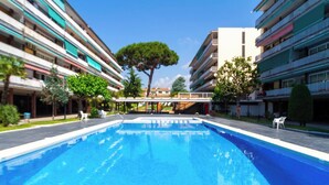 Appartement, 3 slaapkamers, terras, uitzicht op de stad | Zwembad | Een buitenzwembad