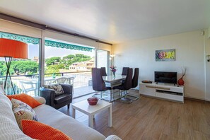 Apartamento, 3 quartos, terraço, vista para a cidade | Sala de estar