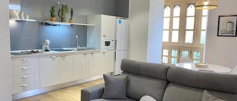Standard-Apartment, 1 Doppelbett und Schlafsofa, Küche | Wohnbereich