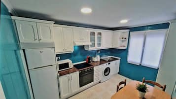 Apartment, 2 Bedrooms, City View | Laundry