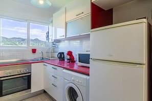 Apartment, 2 Bedrooms, Balcony, Garden View | Laundry - Apartment Cabrera Montserrat for 4 (Cabrera de Mar)