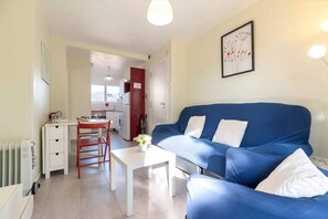 Apartment, 2 Bedrooms, Balcony, Garden View | Living room - Apartment Cabrera Montserrat for 4 (Cabrera de Mar)