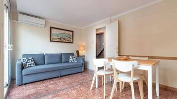Apartment, 2 Bedrooms, Balcony, City View | Living area