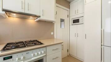 Apartment, 4 Bedrooms, Balcony, Garden View | Interior