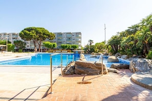 Appartement, 3 chambres, balcon, vue jardin | Piscine | Piscine extérieure