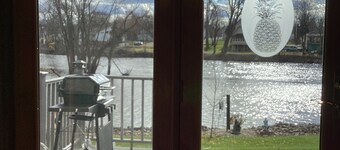 Cozy condo on the Wolf River in New London