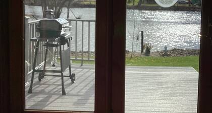 Cozy condo on the Wolf River in New London