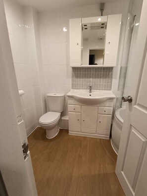Casa de ciudad confort | Baño | Amenidades de baño gratuitas, secadora de cabello, toallas, jabón
