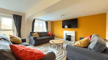 Standard Townhome | Living area