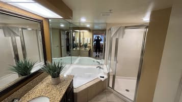 Regadera, tina de hidromasaje, amenidades de baño ecológicas