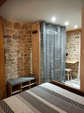 4 dormitorios, tabla de planchar con plancha, wifi