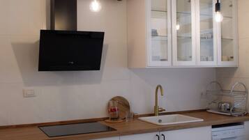 Réfrigérateur, micro-ondes, four, lave-vaisselle