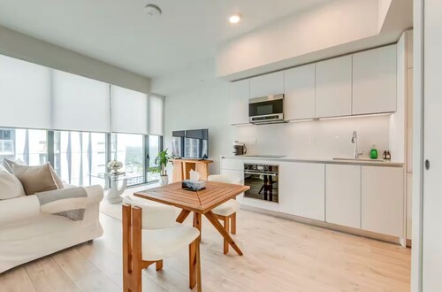 Yorkville Luxury Unit