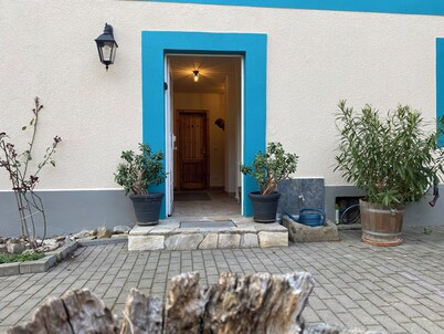 Single room with bathroom and shared kitchen at HOFGOHLIS