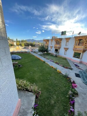 Standard Double Room, Balcony, Garden View | Garden view - Hotel mandalchan (Leh)