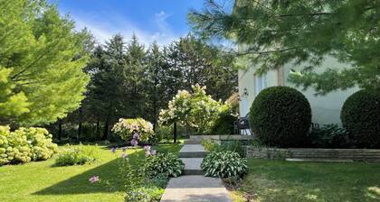 Lake Huron 3BR w/ Deck, Games & EV | Port Elgin (The Cardinal)