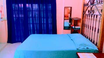 Basic Triple Room | 1 bedroom, iron/ironing board, free WiFi, bed sheets