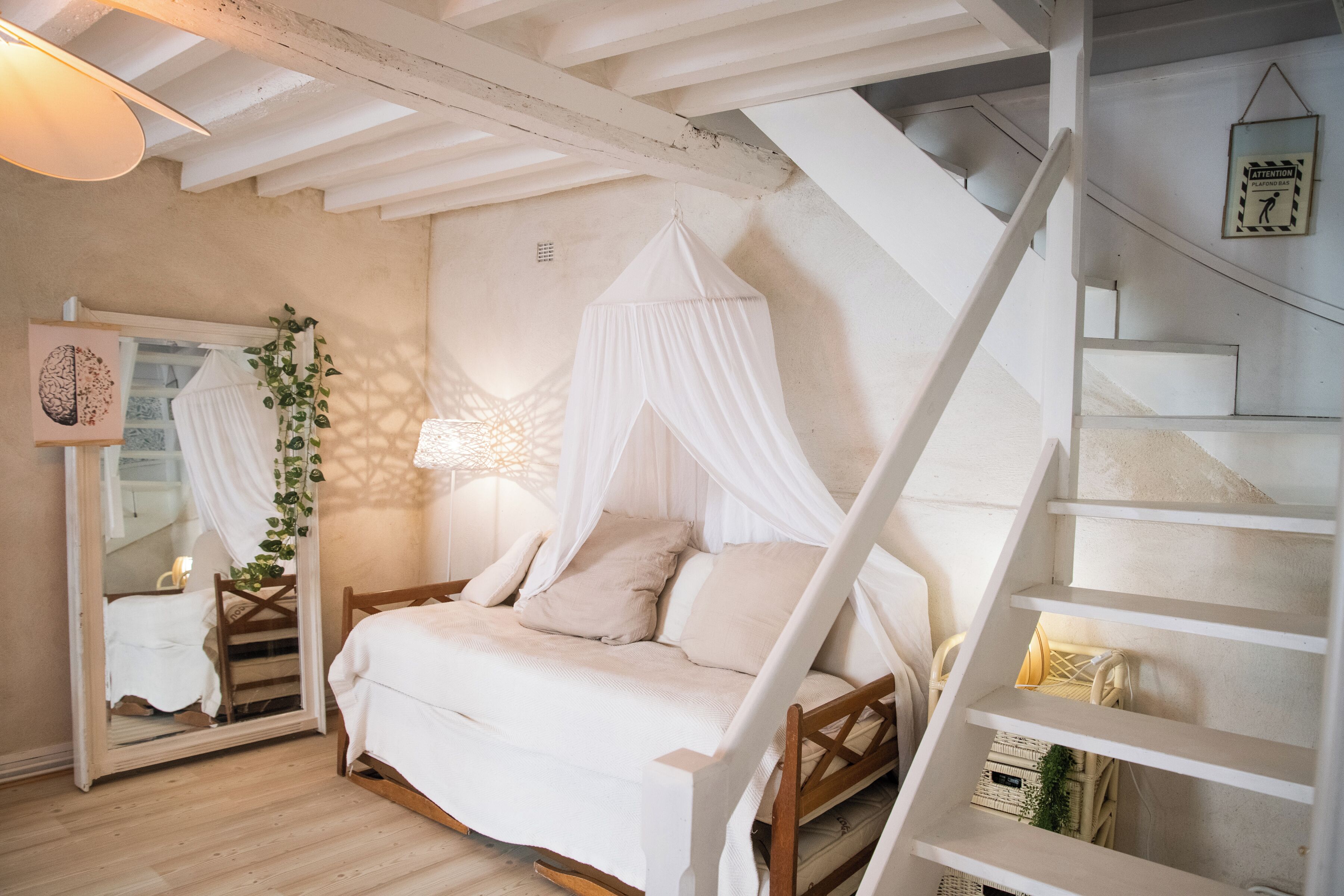 2 chambres, bureau, fer et planche à repasser, lit parapluie