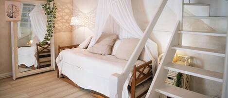 2 bedrooms, desk, iron/ironing board, travel crib