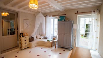 2 bedrooms, desk, iron/ironing board, travel cot