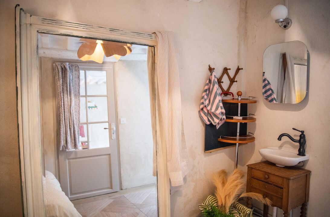 Doccia, asciugacapelli, asciugamani, sapone