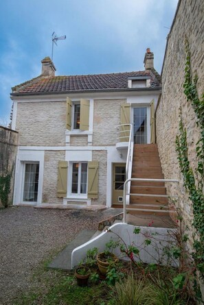 Exterior detail - La Maison des Beaux Jours (Langrune-sur-Mer)