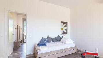 1 bedroom, iron/ironing board, travel cot, WiFi