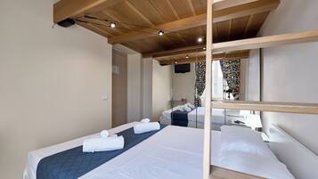 2 Schlafzimmer, Zimmersafe, Schreibtisch, BĂŒgeleisen/BĂŒgelbrett